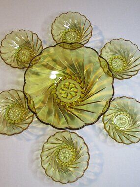 Hazel-Atlas Seashell Amber Glass Colonial Swirl 7 Piece Berry Bowl Set